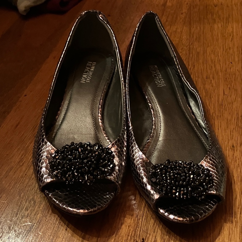 Kenneth Cole Reaction Metallic Peep-Toe Flats